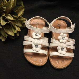 Lucky Top- White Sandals- Girls, Size: 7‎